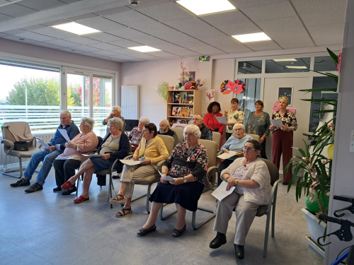 la chorale de la résidence lors des portes ouvertes