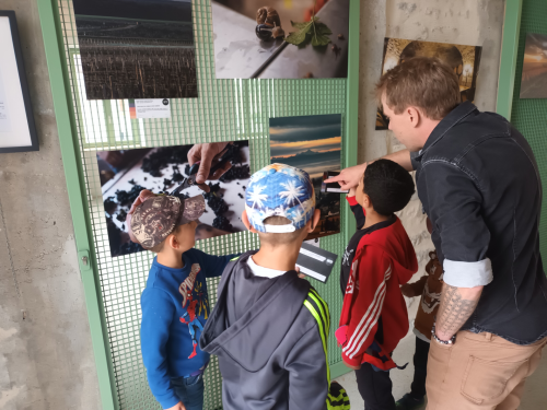 Les enfants des Passerelles à l'exposition photographique 