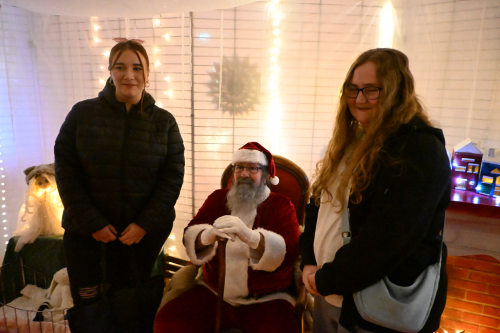 ambiance marché de noel 2025, père noel