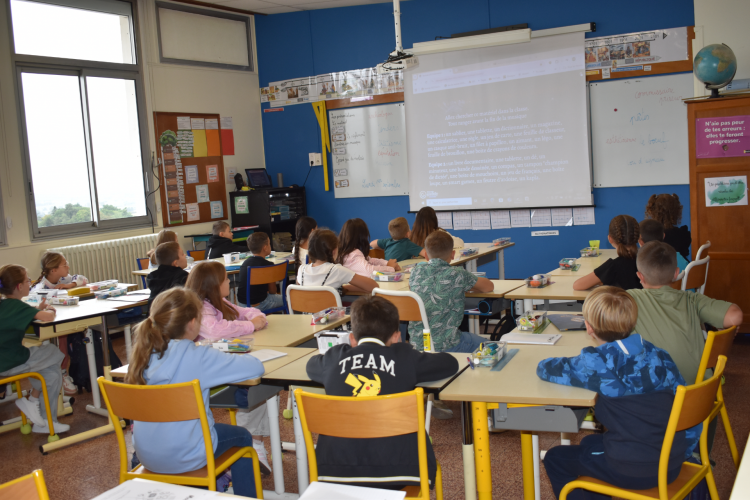 le élèves en classe le jour de la rentrée