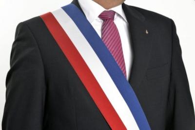 Buste d'un élu de l'AMSL avec l'écharpe tricolore