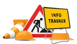 Pictogramme avec panneau info travaux / cône et casque de chantier
